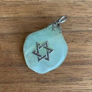 Elegant Silver and Green Pendant Necklace